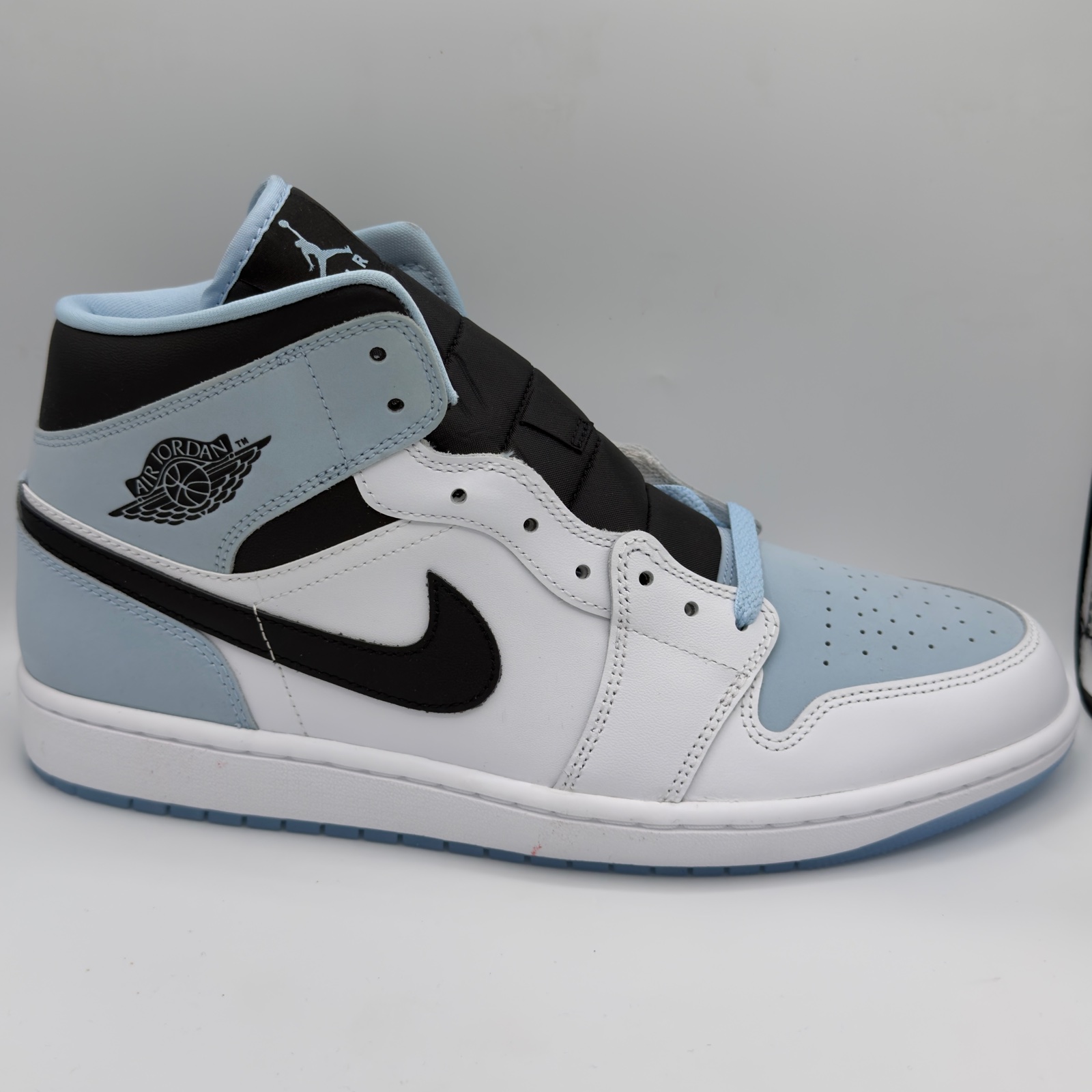Jordan 1 Mid Ice Blue